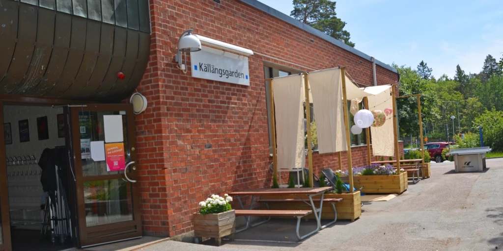 Entré och utehäng vid fritidsverksamheten Källängsgården.