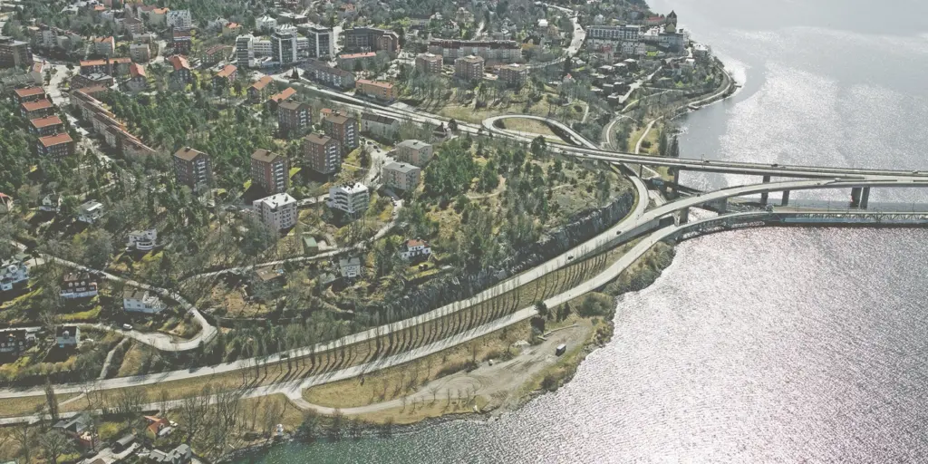 Flygfoto över Lidingö brostrand.
