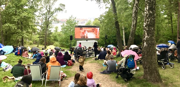 Biobesökare på utomhusbion