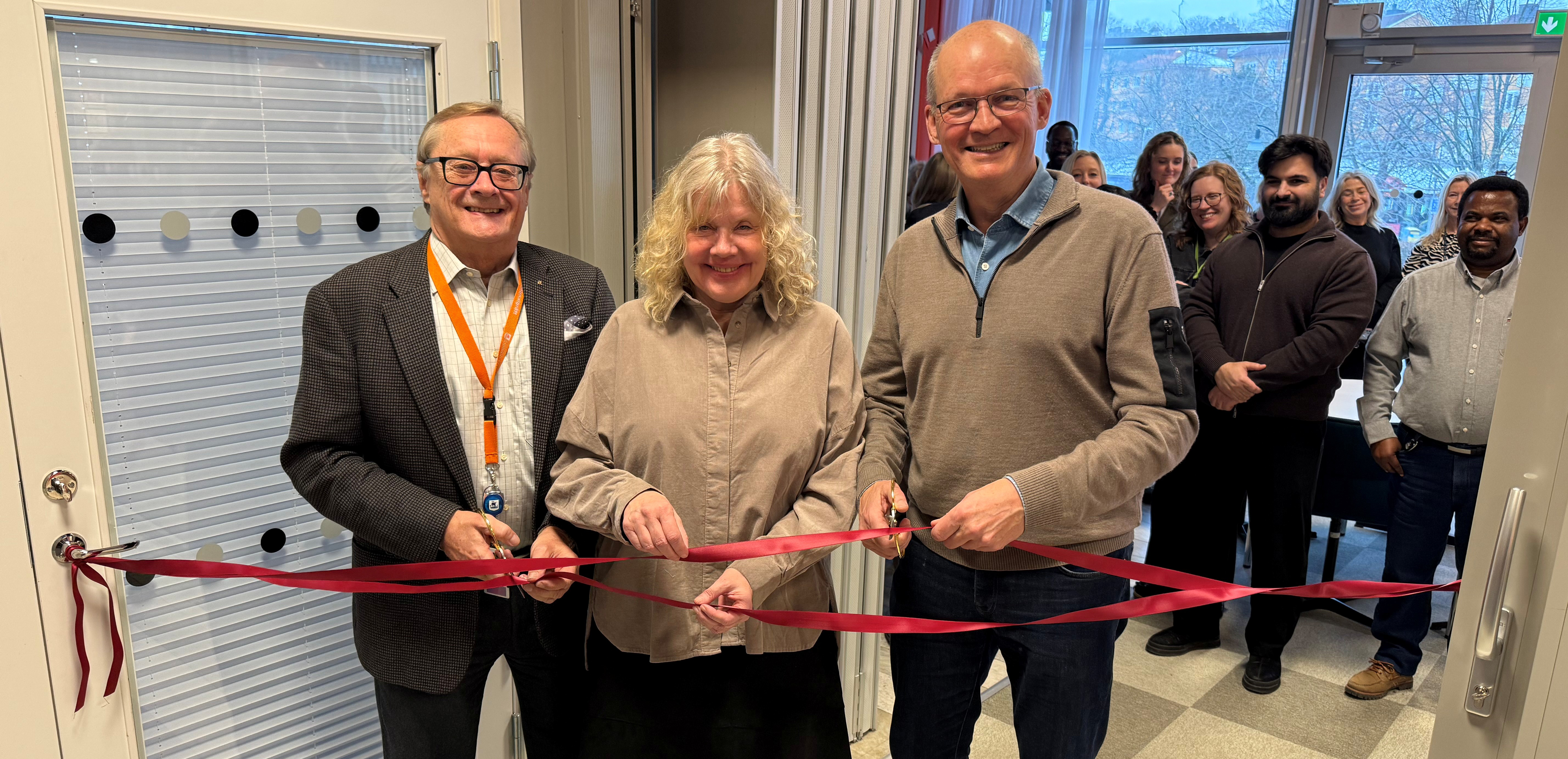 Från vänster: Peter Lönnqvist (M), ordförande i omsorgs- och socialnämnden, Anna Skagersten, enhetschef på omsorgs- och socialförvaltningen och Christer Mohlin (M), ordförande i utbildningsnämnden.