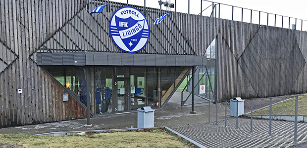 Ingången till IFK Lidingös klubblokal på Lidingövallen.