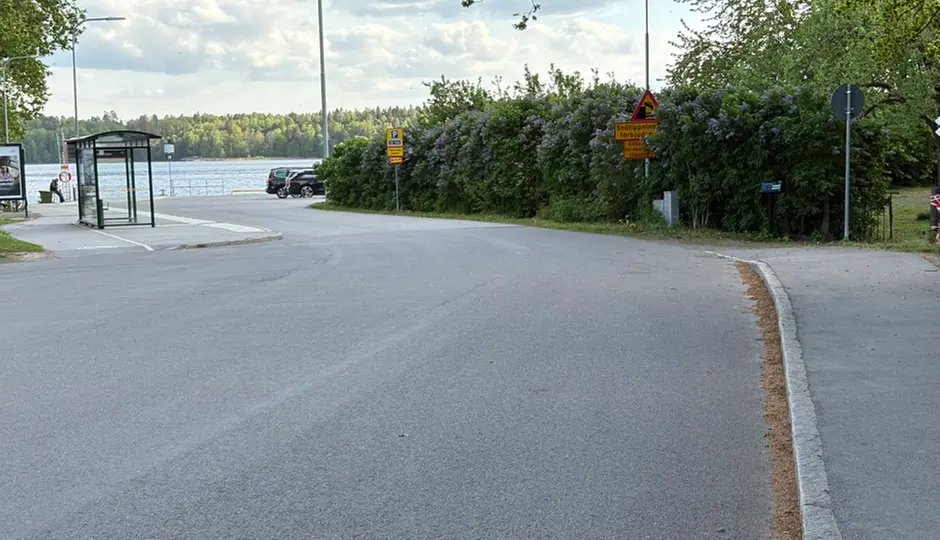Brostugevägen ner mot vattnet.
