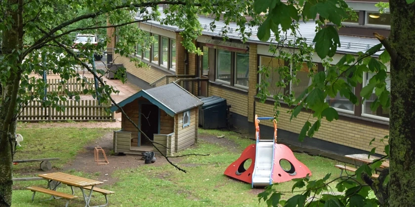 Lummig utegård på Farkostvägens förskola.