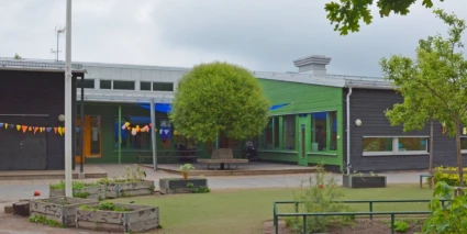Utegården med odling på Torsviks förskola.