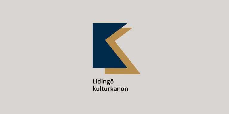 Ett märke för Lidingö kulturkanon i blått och guldbrunt.