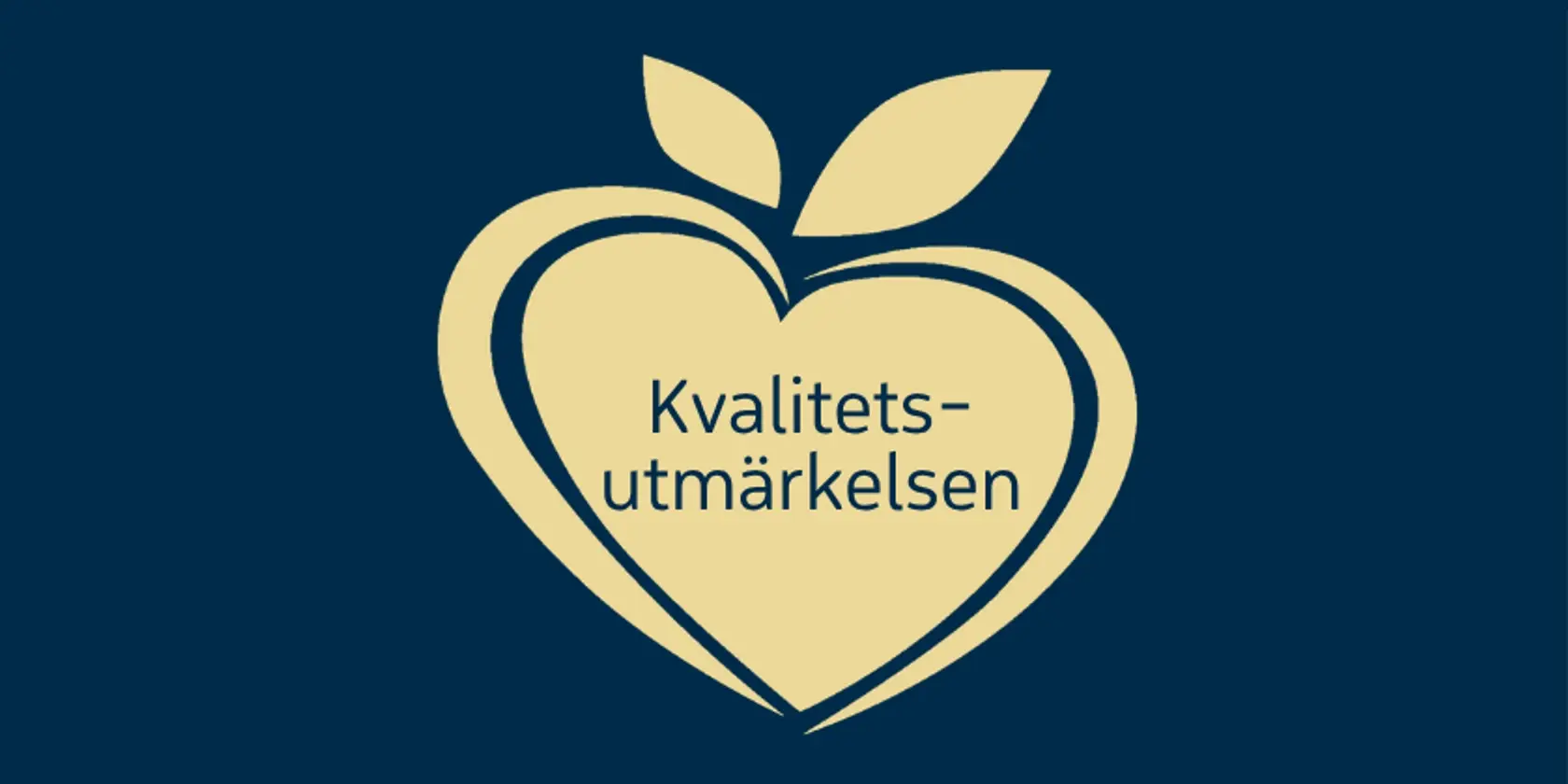 Logotypen för kvalitetsutmärkelsen, ett gult äpple med ett blad på mot en mörkblå bakgrund.
